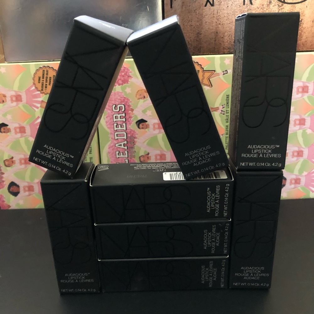 NARS Audacious Lipstick - Picture 4 of 5